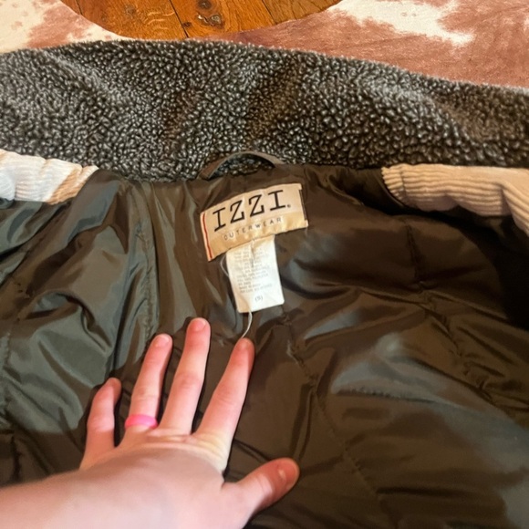 Izzi Outwear coat vintage 
size small can also fit a medium! - Picture 9 of 9